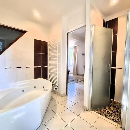 Les Chataignes Ferienhaus